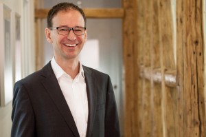 Dr Günther Riedel Portrait-wB